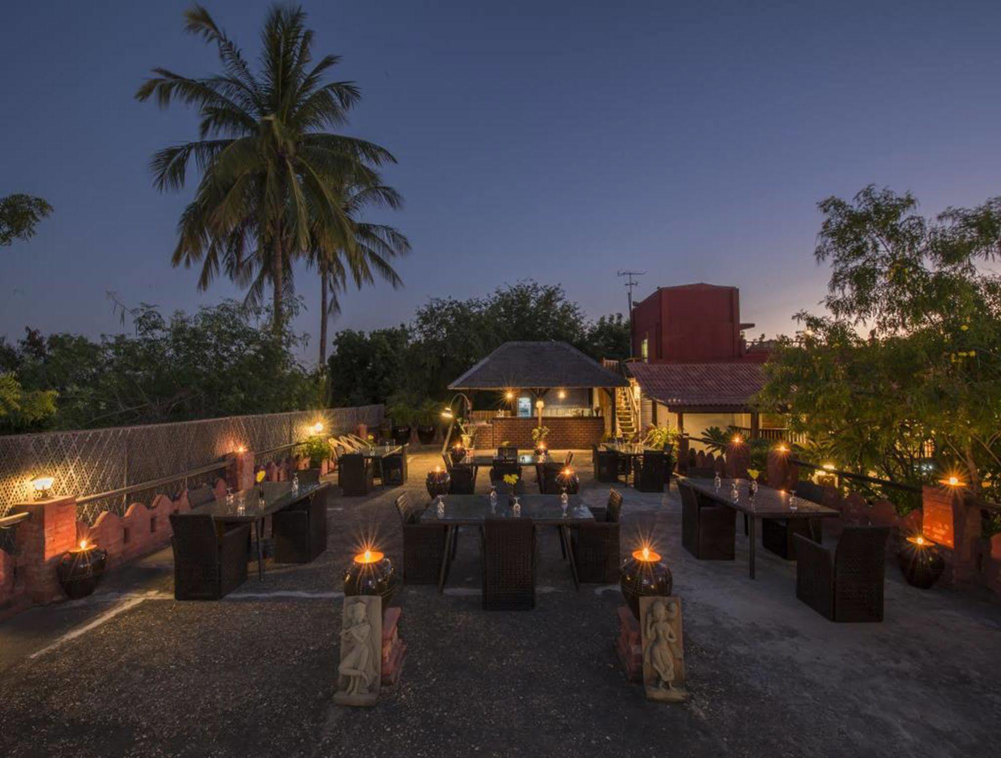 Thurizza Hotel Баган Екстер'єр фото
